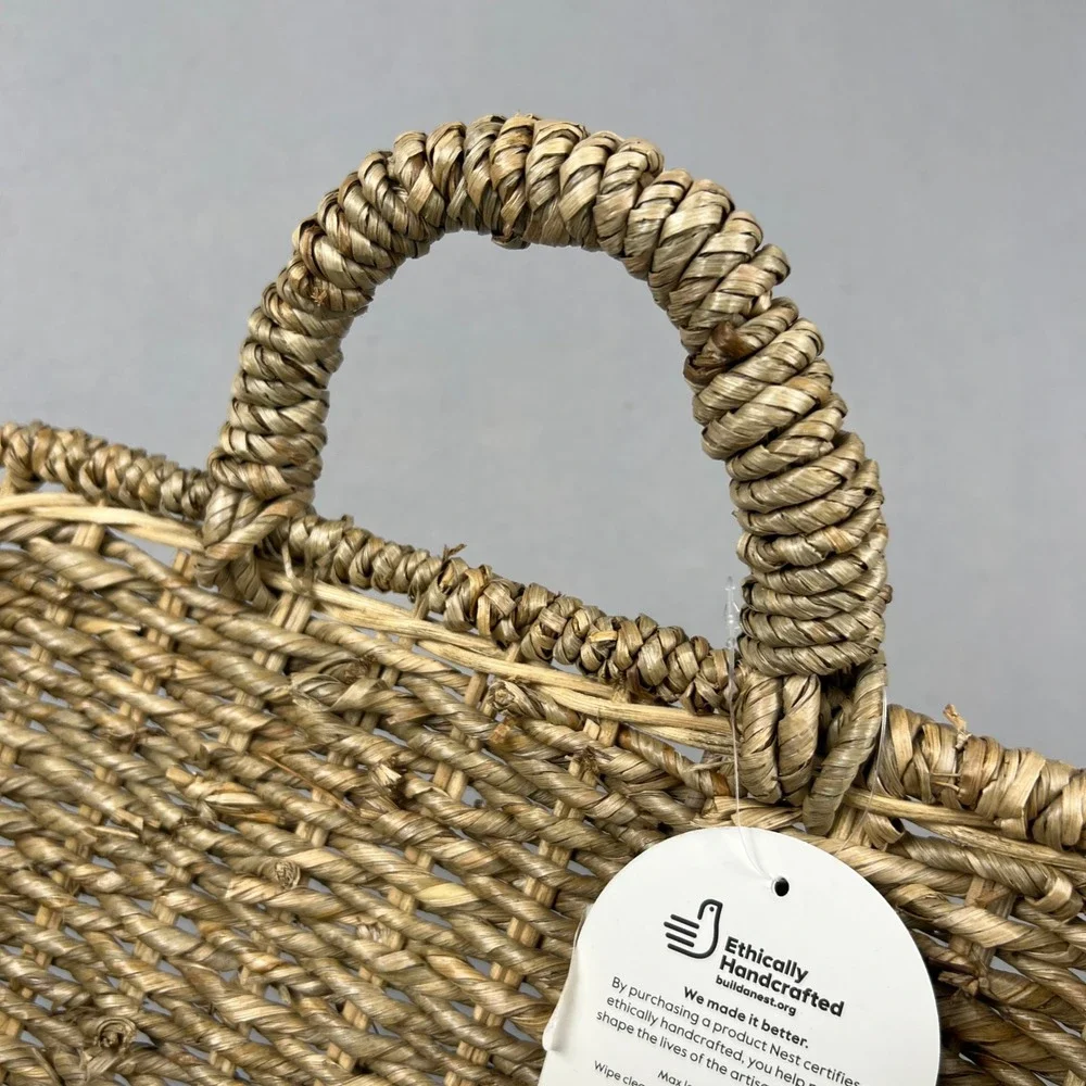 Threshold woven hanging